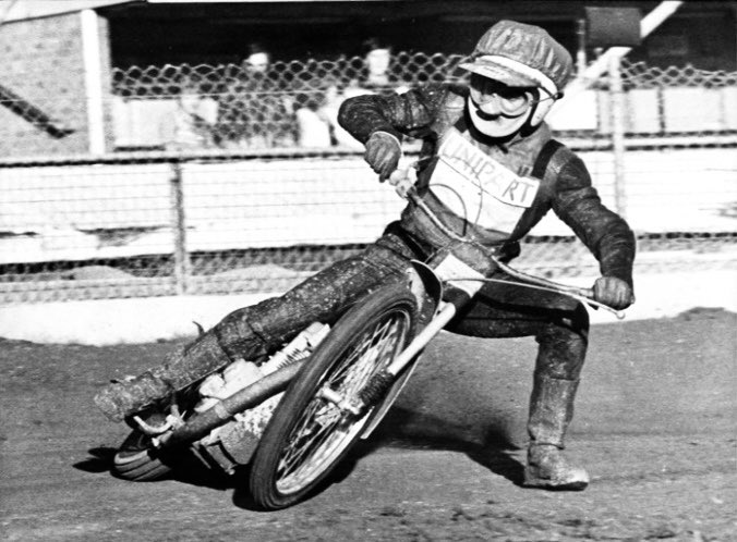 UprightSpeedway's tweet photo. Who do we have here then 🤔 I think I know but I’m not 100% sure. And the #WhatWhereWhen as well if you can https://t.co/OeUuRiAPVU