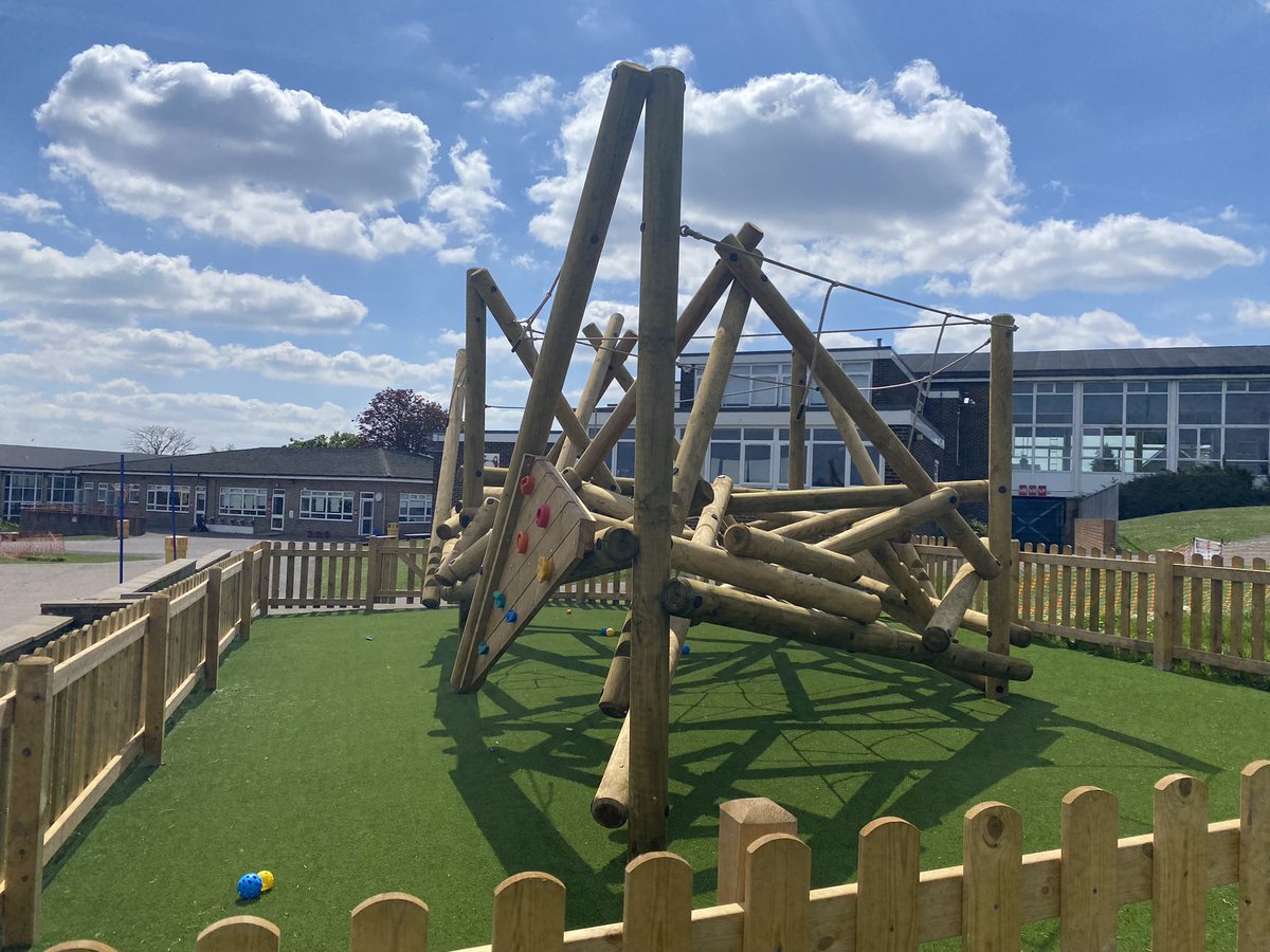 MissRSwan's tweet photo. The new playground equipment at @ourFABschool is ready to use and being enjoyed by all #happyandbright #outsidearea #exercise #outdoorplay https://t.co/4qKdaTPoHp