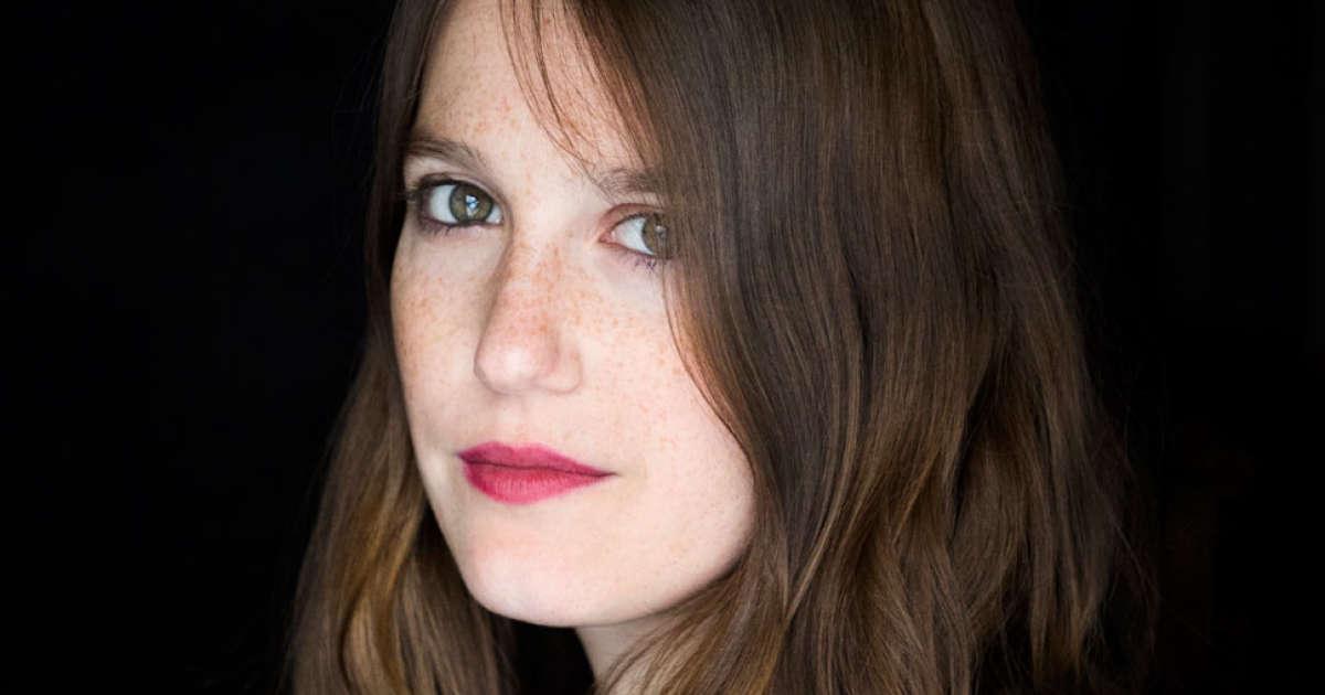 Telerama's tweet photo. Fanny Sidney réalise “Brigade mobile” : “Je me suis souvent dit qu’il fallait que j’arrête d’être actrice” https://t.co/cg7AI4fSxs https://t.co/2JTxXEbmnn