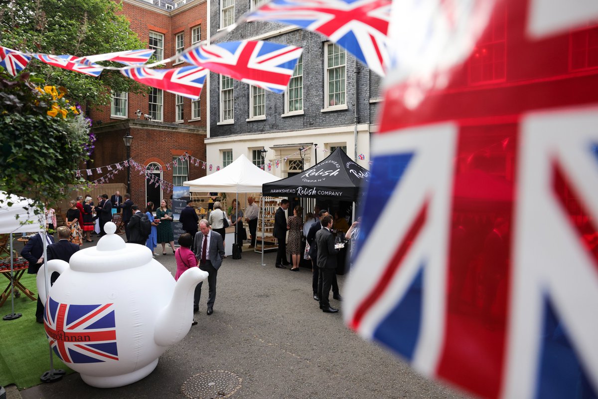 The Prime Minister hosted the #No10SpringShowcase at Downing Street today to fly the flag for British food, goods & exports. Putting the best of British business on the global market is vital to growing our economy – with exports bringing £640bn into our economy last year 🇬🇧