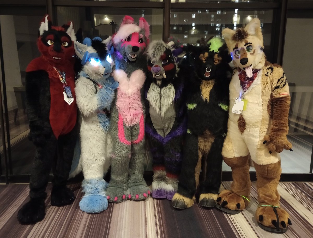 The Carolina Critter crew at #furryweekendatlanta 
<a href="/tahlmorra/">Barth Dawe</a> 
<a href="/FathomFur/">Fathom</a> 
<a href="/Iris_Falling/">MyPuppyLife</a> 
@DyaniCaracal 
<a href="/SolusZondaar/">Solus Zondaar Megaplex 22</a> 
And Sabre
