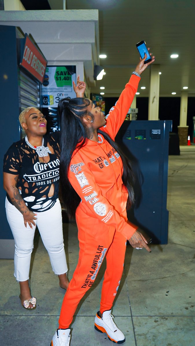 AsianDaBrattt's tweet photo. Love My Supporters They Like ONE Of Me 🤞🏽🧡 https://t.co/Qamh7JZ9VC