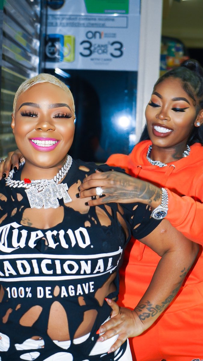 AsianDaBrattt's tweet photo. Love My Supporters They Like ONE Of Me 🤞🏽🧡 https://t.co/Qamh7JZ9VC