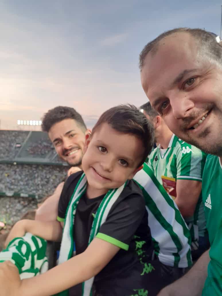 mitter_86's tweet photo. @juanbustos5 Más felicidad en esa cara imposible... https://t.co/dhZwaiOB6B