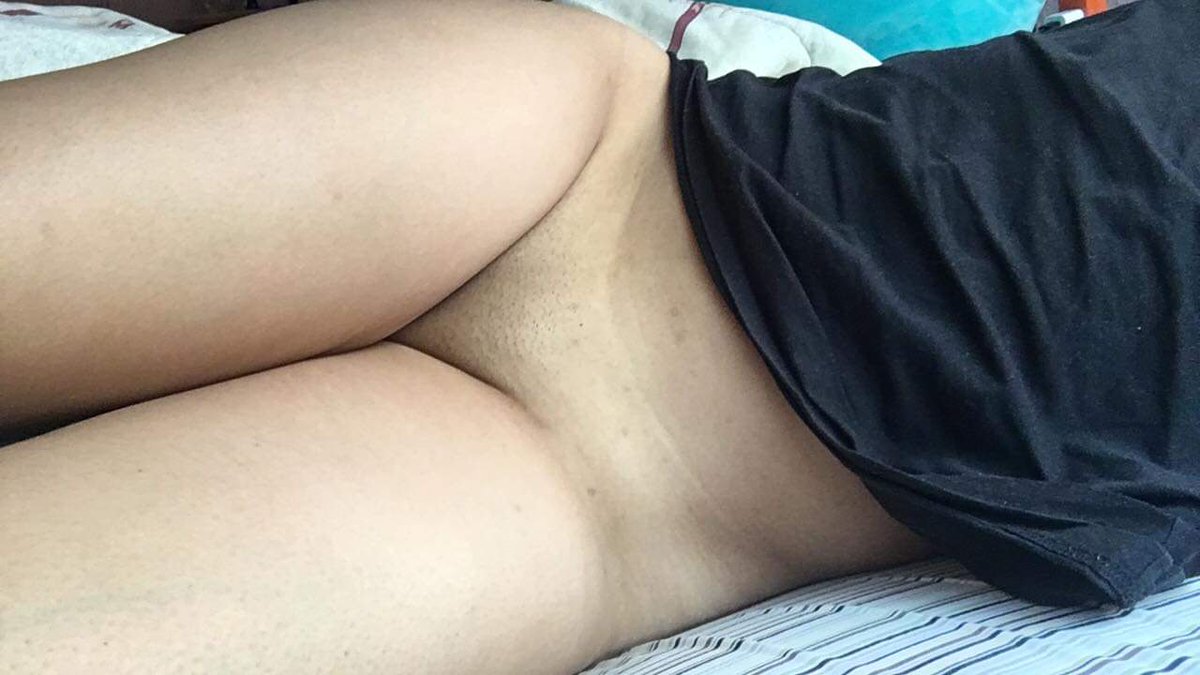 MartinCurvo's tweet photo. Hoy me siento horny !!! 🔥😈

#hot #girlfriend #nude #pussyselfie
#sellingcontent #dm https://t.co/CuNzlOTkEK