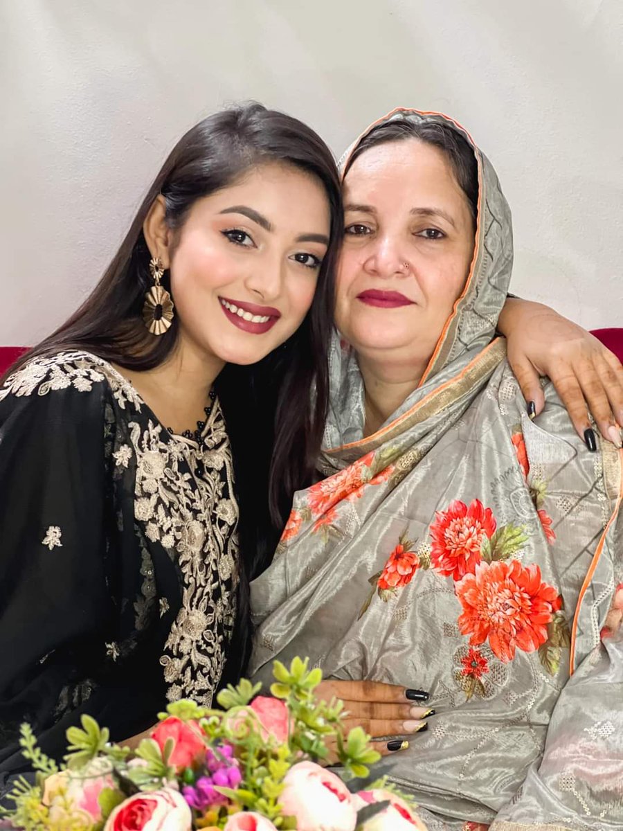 TanhaIslam0's tweet photo. আমার "জান্নাত" আমার "মা" ❤️🖤
তোমার মায়ের সাথে তুলা ছবি কমেন্টে দাও! https://t.co/sMiuCaMIdG