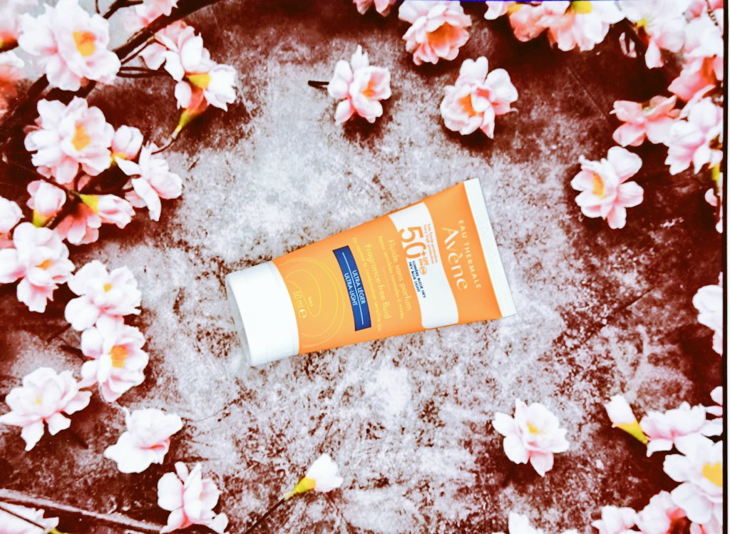 SOreilles's tweet photo. Mon avis sur le fluide solaire, @AveneFrance
Il protège des UV, je ne suis pas revenue avec un coup de soleil après notre promenade.
La peau est douce et non grasse.
Il est facile à appliquer, pénètre rapidement.
#ambassadriceavene
#testeuse #sampleo #skinprotect #oceanprotect https://t.co/oqwrpNQEFG