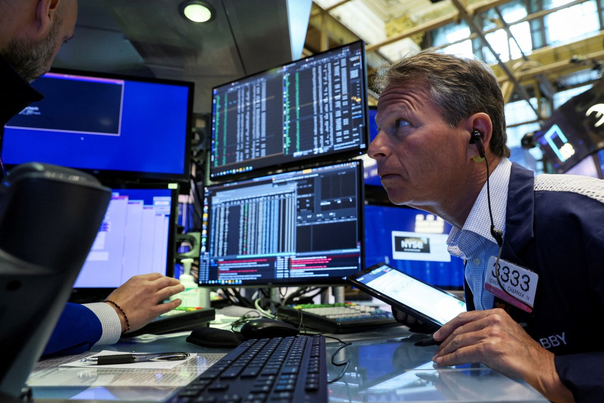 Lipper_Alpha's tweet image. For April, only 9% of all #CEFs posted net-asset-value-based returns in the black, with 11% of equity CEFs and just 8% of fixed income CEFs chalking up returns in the plus column. Report from @TomRoseen: refini.tv/3vMGIV1