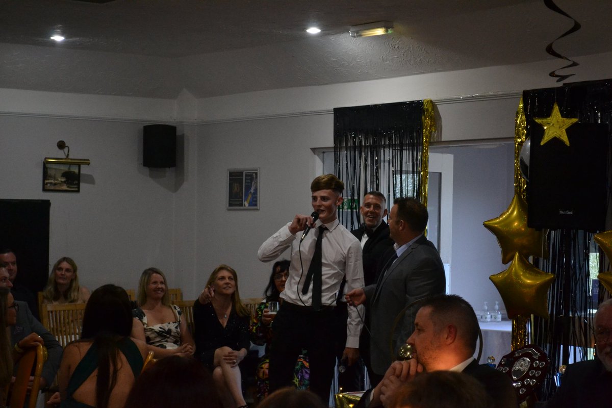 NewMiltonTown's tweet photo. 🏆 End of Season Awards 🏆
Development Team: A fabulous season with so much talent!
@markclemo7 Manager's Player @EdCooke7 
@scottdsmith20 Assistant Manager's Player Jacob Monk
Golden Boot @Jack_Laundon99 
Players Player @HarryMorgan1011 
🔴🔵 #UpTheLinnets https://t.co/f2G0yKCDze