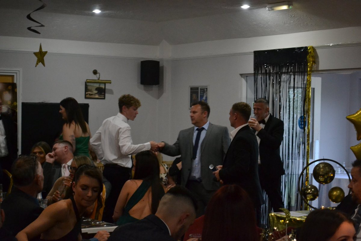 NewMiltonTown's tweet photo. 🏆 End of Season Awards 🏆
Development Team: A fabulous season with so much talent!
@markclemo7 Manager's Player @EdCooke7 
@scottdsmith20 Assistant Manager's Player Jacob Monk
Golden Boot @Jack_Laundon99 
Players Player @HarryMorgan1011 
🔴🔵 #UpTheLinnets https://t.co/f2G0yKCDze