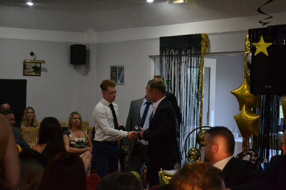 NewMiltonTown's tweet photo. 🏆 End of Season Awards 🏆
Development Team: A fabulous season with so much talent!
@markclemo7 Manager's Player @EdCooke7 
@scottdsmith20 Assistant Manager's Player Jacob Monk
Golden Boot @Jack_Laundon99 
Players Player @HarryMorgan1011 
🔴🔵 #UpTheLinnets https://t.co/f2G0yKCDze