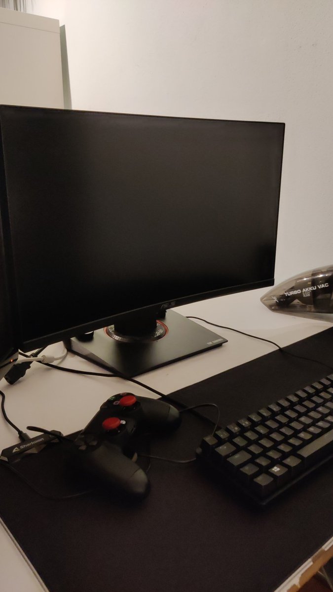 Lynix_hd's tweet photo. Schöner neuer 144hz Monitor https://t.co/Fc4jA71cax