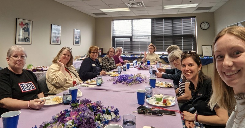RedCross's tweet photo. Let’s give it up for this talented group of knitters, who have been knitting hats, gloves &amp; scarves for military families for 11 years. Together, they’ve donated over 2,000 sets of knitted items! 👏🏾👏🏼👏🏽 Learn more about this team of @RedCrossIL volunteers: