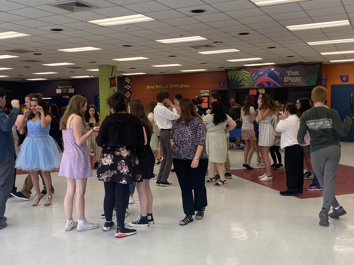 Having an awesome time at the Unified Prom with Foran Social Studies friends! #LionPride <a href="/ManeStMirror/">Mane Street Mirror</a> <a href="/MrTupka208/">Mr. Tupka</a>