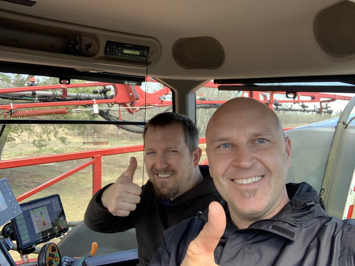 robmakowsky's tweet photo. Thumbs up and smiles today in northern Saskatchewan getting this farmer and custom applicator all set up to roll on FieldView!
#Spray22 #WestCdnAg #FieldViewReady
@FieldViewCanada @Bayer4CropsCA https://t.co/HSmExvtZsE