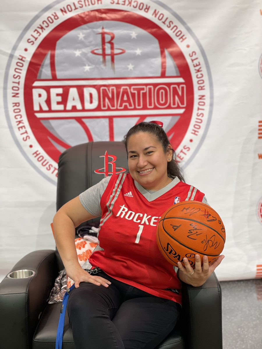 MaicherNely's tweet photo. 🚀 Such a fun start to our week! 🧡 @HoustonRockets @Whataburger @clutchthebear #ReadNation @LauraBush_Elem https://t.co/6vfr19Ztbm
