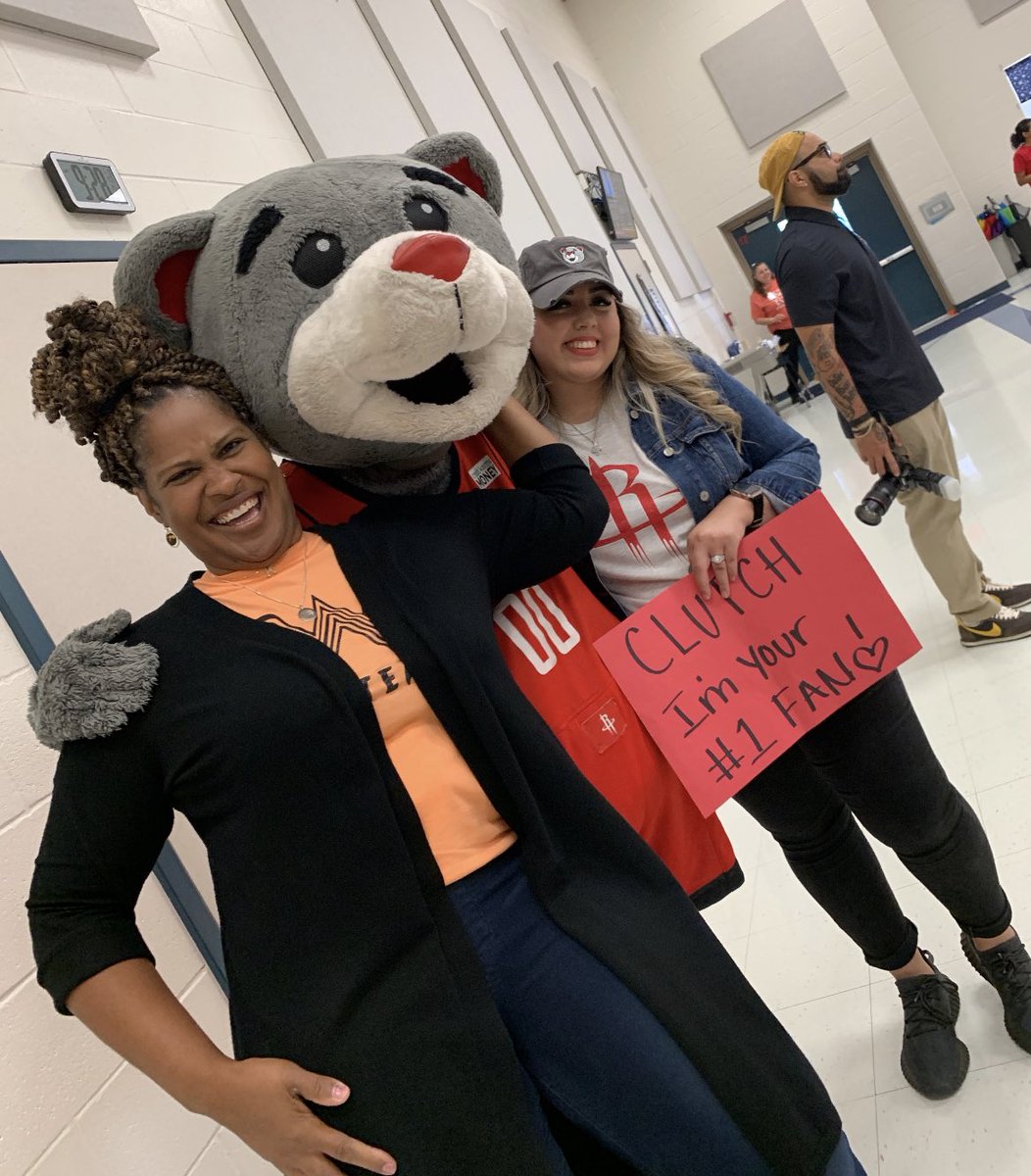 MaicherNely's tweet photo. 🚀 Such a fun start to our week! 🧡 @HoustonRockets @Whataburger @clutchthebear #ReadNation @LauraBush_Elem https://t.co/6vfr19Ztbm
