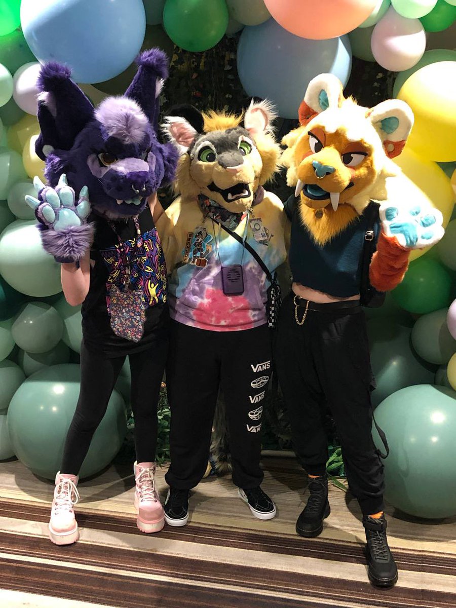 mareberries's tweet photo. Connect 4 is so hard with plush paws and a lack of depth perception LOL
Had a great outing with good friends, I miss you all already 😭
@CaptnLeo @covepalms @BlinkKritical
#FWA2022 #furryweekendatlanta https://t.co/TgAZaowXkf