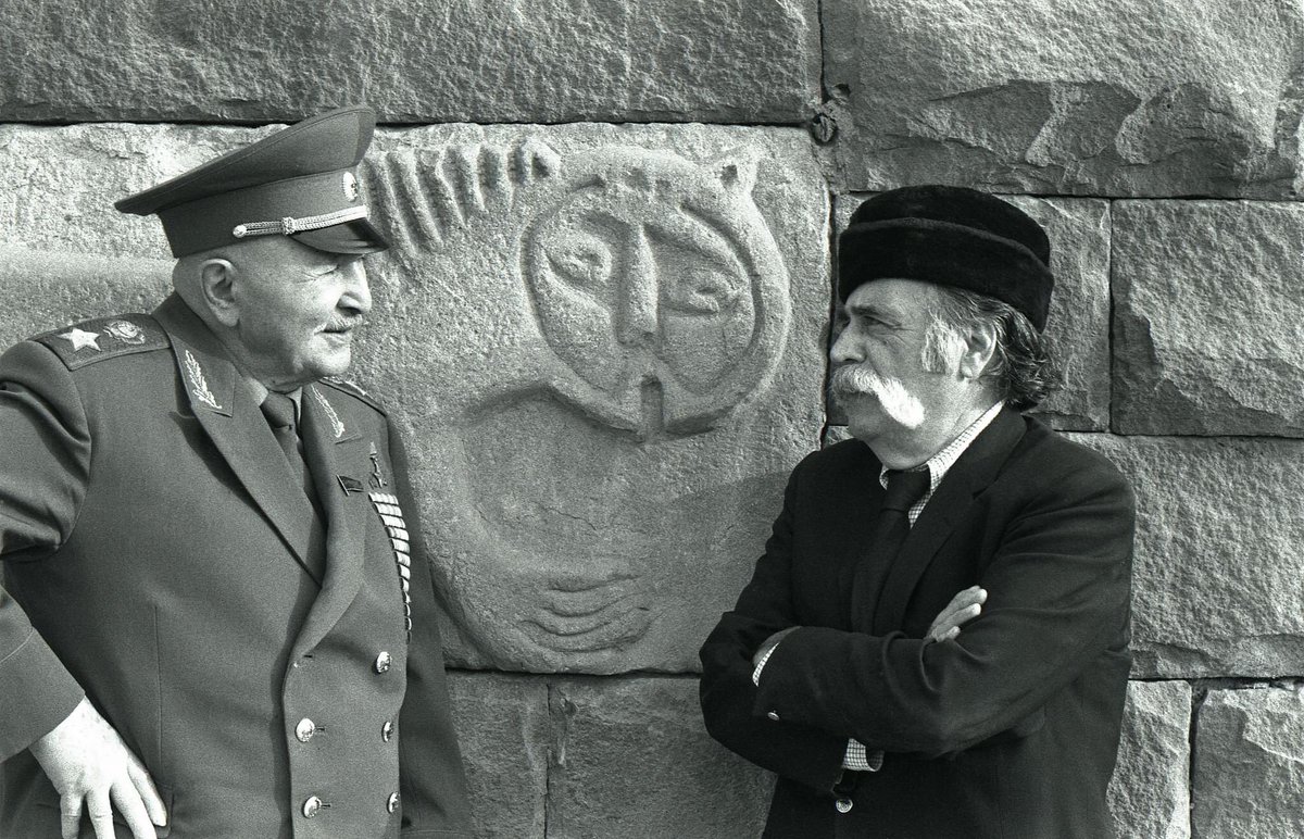 Soviet Armenian WWII hero Marshal Ivan Baghramyan with visiting Armenian American author William Saroyan, in front of a medieval Armenian lion relief in Vayk in 1978. The photographer, Boghos Boghosyan, named this photo “Three lions” Via <a href="/Saroyan_house/">William Saroyan House Museum</a>