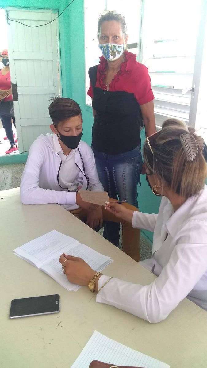 hubertjmlt's tweet photo. Se desarrolla de manera exitosa el proceso de vacunación con la SOBERANA PLUS en nuestro centro con una amplia participación de la familia,el personal de salud calificado y todos los aseguramientos. https://t.co/mmWIYg5xNj