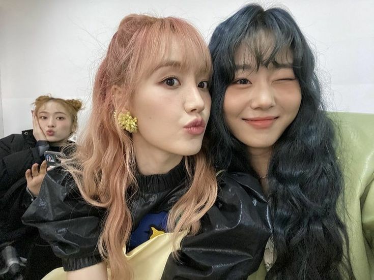 S4N9HYUK's tweet photo. who caught your eye first? 
#stanworld #cherrybullet #swnewseason https://t.co/W2Onkwu4dS