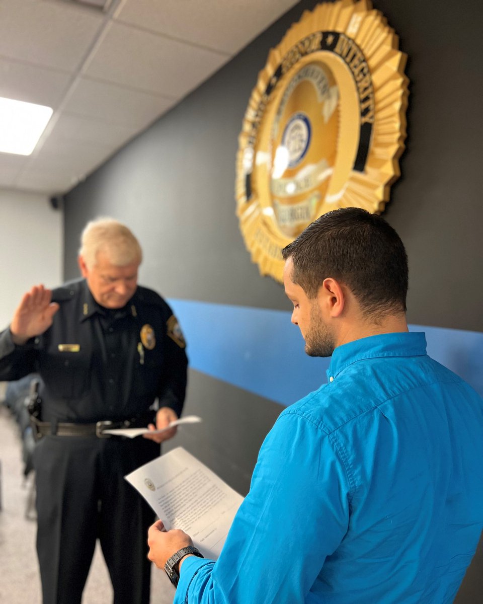 BrookhavenGaPD's tweet photo. It's a great day to celebrate Officer R Hansen who is the newest officer joining our team! Officer R Hansen was recently sworn in by Chief Yandura and we would love for you to give him a great Brookhaven welcome! https://t.co/qmVVQb98eu
