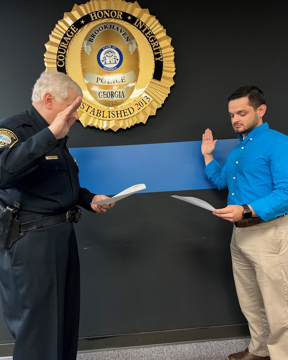 It's a great day to celebrate Officer R Hansen who is the newest officer joining our team! Officer R Hansen was recently sworn in by Chief Yandura and we would love for you to give him a great Brookhaven welcome!