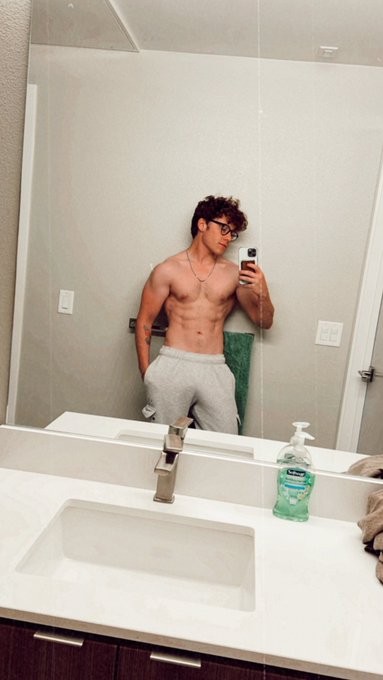 1 pic. Diet starts soon, kinda excited https://t.co/0PchcKSuVI