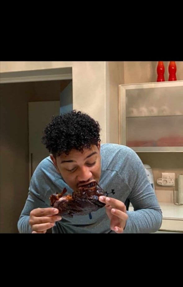 InSlavedVolume1's tweet photo. How they chow your meddie while you're at groove 😪🤞🏽 https://t.co/GLqHFEHy0g