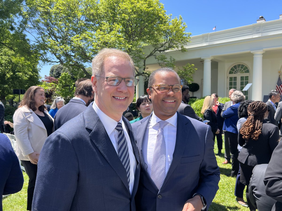 MarkNielsenCT's tweet photo. Honored to represent @FrontierCorp at the White House today discussing the benefits of the Affordable Connectivity Program. Great conversation with FCC Commissioner @GeoffreyStarks #LetsGoFrontier https://t.co/LVn7TqlCa3