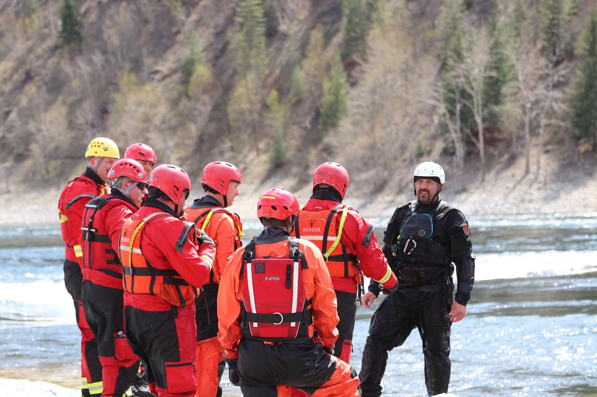 Trail Firefighters tweet media