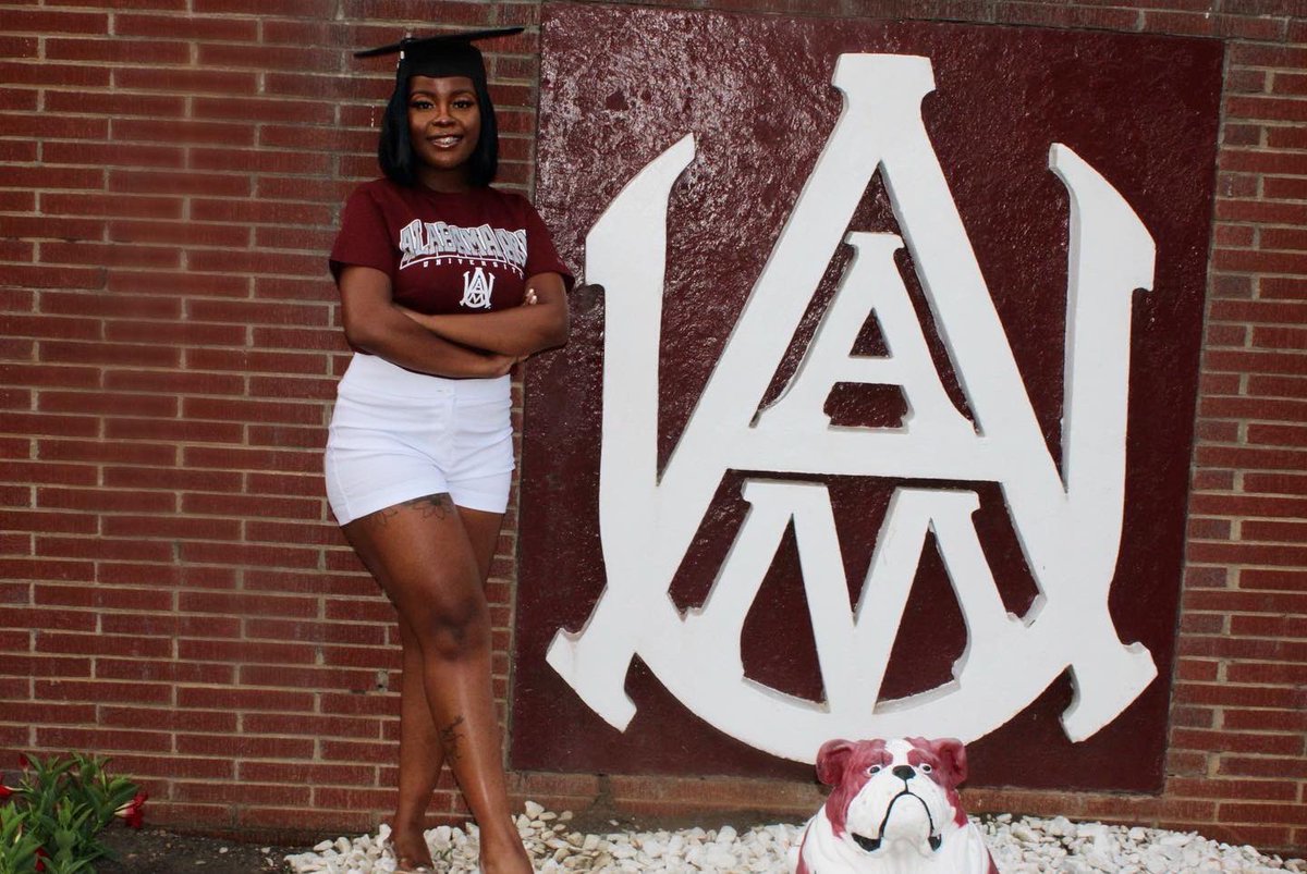 CdossDoss's tweet photo. Big Alumna Status 🎓🐶❤️ https://t.co/cRrwwQNn7W