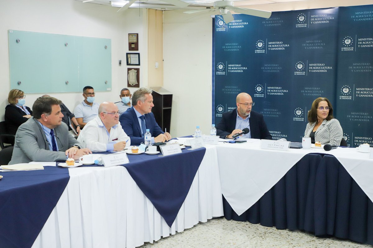 ENA_ElSalvador's tweet photo. Para garantizar que la innovación agropecuaria y la investigación formen parte medular de la preparación de profesionales, hoy recibimos a la delegación de la Universidad de Almería, @ualmeria, un aliado estratégico para la transformación y modernización de la ENA. https://t.co/Kp1QlBTBVy