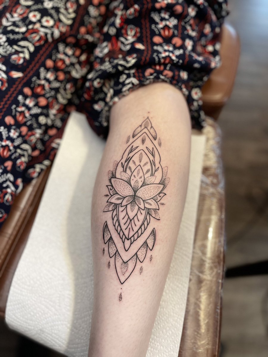 kylomoo's tweet photo. Dotwork leg piece! Working at #GBTS this weekend, stop past and say hello if you’re about! 
#tattoo #greatbritishtattooshow #dotwork #kylomoo #legtattoo #dotworktattoo https://t.co/07zFjZGzGF