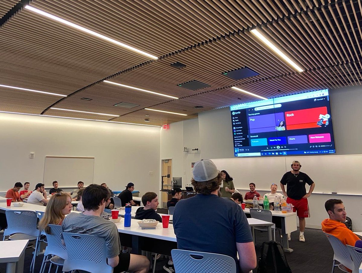 McCormack Student Leaders Club tweet media