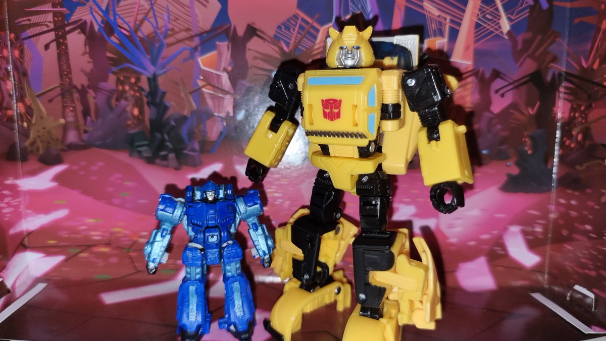 KeiranPhardie's tweet photo. With #transformers2019 wrapping up soon I felt it time to go back to the beginning and paint up a Rubble! The newest Cybertronian is off exploring the world with mentor Bumblebee when they meet Windblade! What wonders will the 3 discover? Nothing terrible I hope! @Brian_Ruckley https://t.co/AjhExxPNnQ
