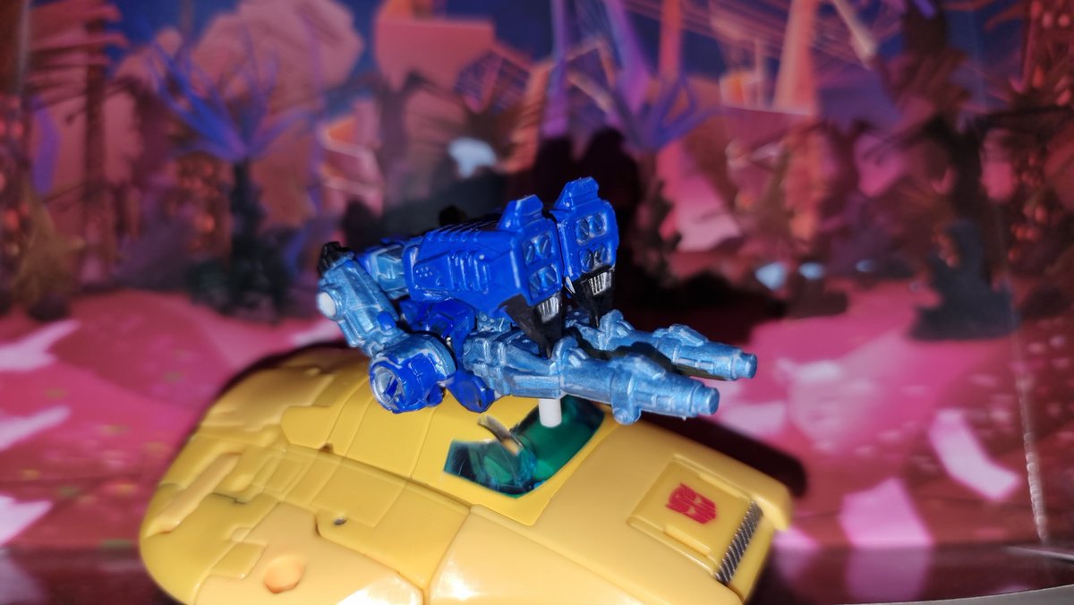 KeiranPhardie's tweet photo. With #transformers2019 wrapping up soon I felt it time to go back to the beginning and paint up a Rubble! The newest Cybertronian is off exploring the world with mentor Bumblebee when they meet Windblade! What wonders will the 3 discover? Nothing terrible I hope! @Brian_Ruckley https://t.co/AjhExxPNnQ