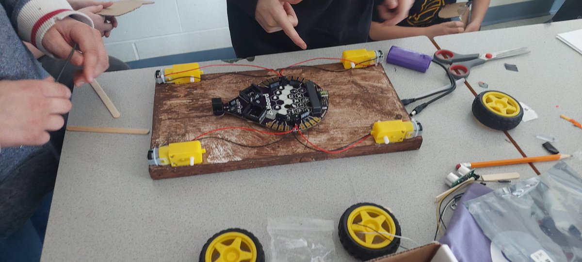sarah_sarahryan's tweet photo. "Robotz (certainly do) Got Brilliance" in Ms. Cormier's class. So impressed at the team work and overall enthusiasm today. @murrcormier @OysterPond_hrsb @TILTHRCE @brilliant_labs #MakeSomethingBrilliant #bBoard #MakerEdNS https://t.co/HMdTacgJPe