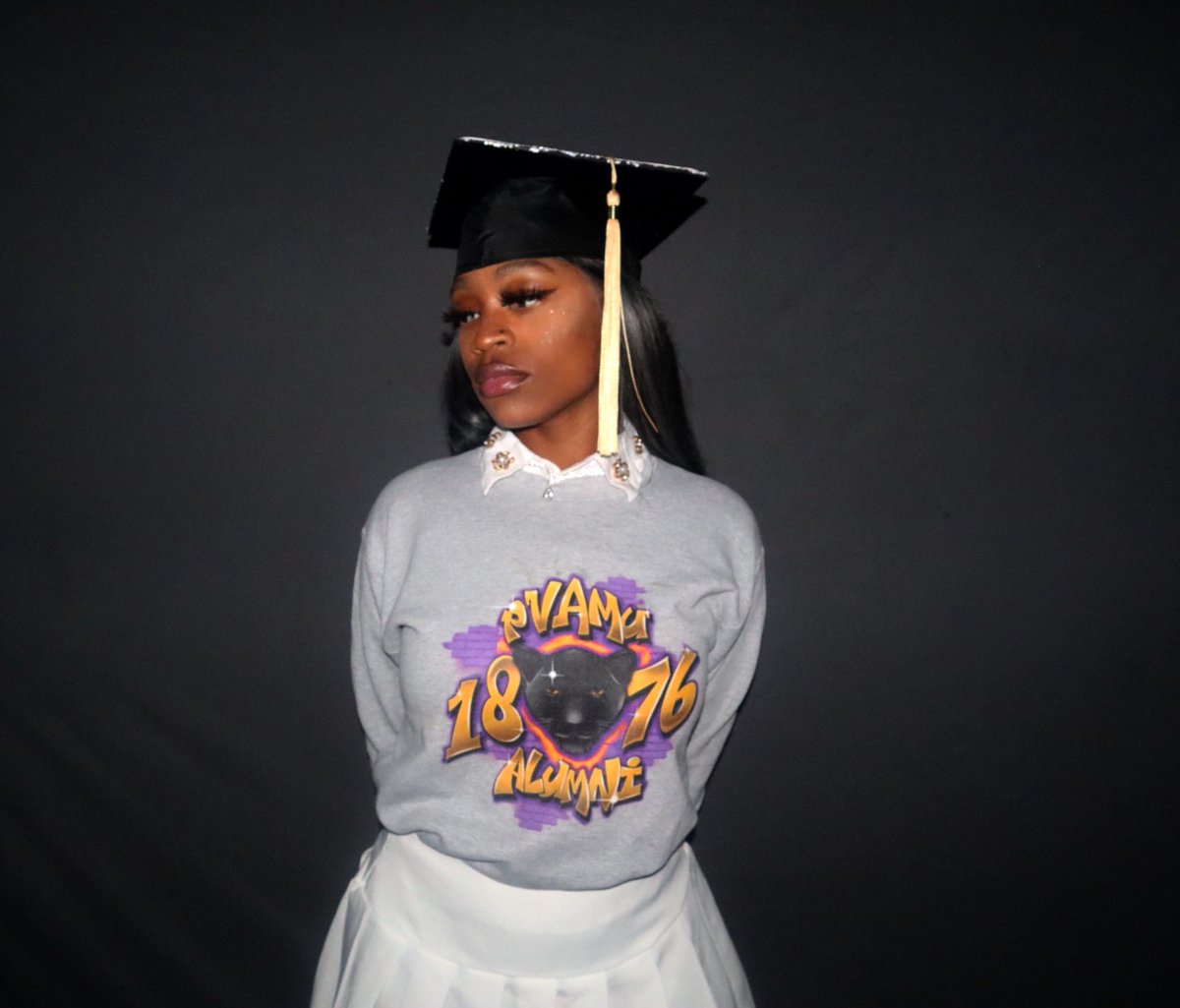 thebarson's tweet photo. If I have to get this degree imma make it look sexy…. 5 days till 👩🏾‍🎓#pvamu22 Naruto Fans wya https://t.co/32D92U9LsY