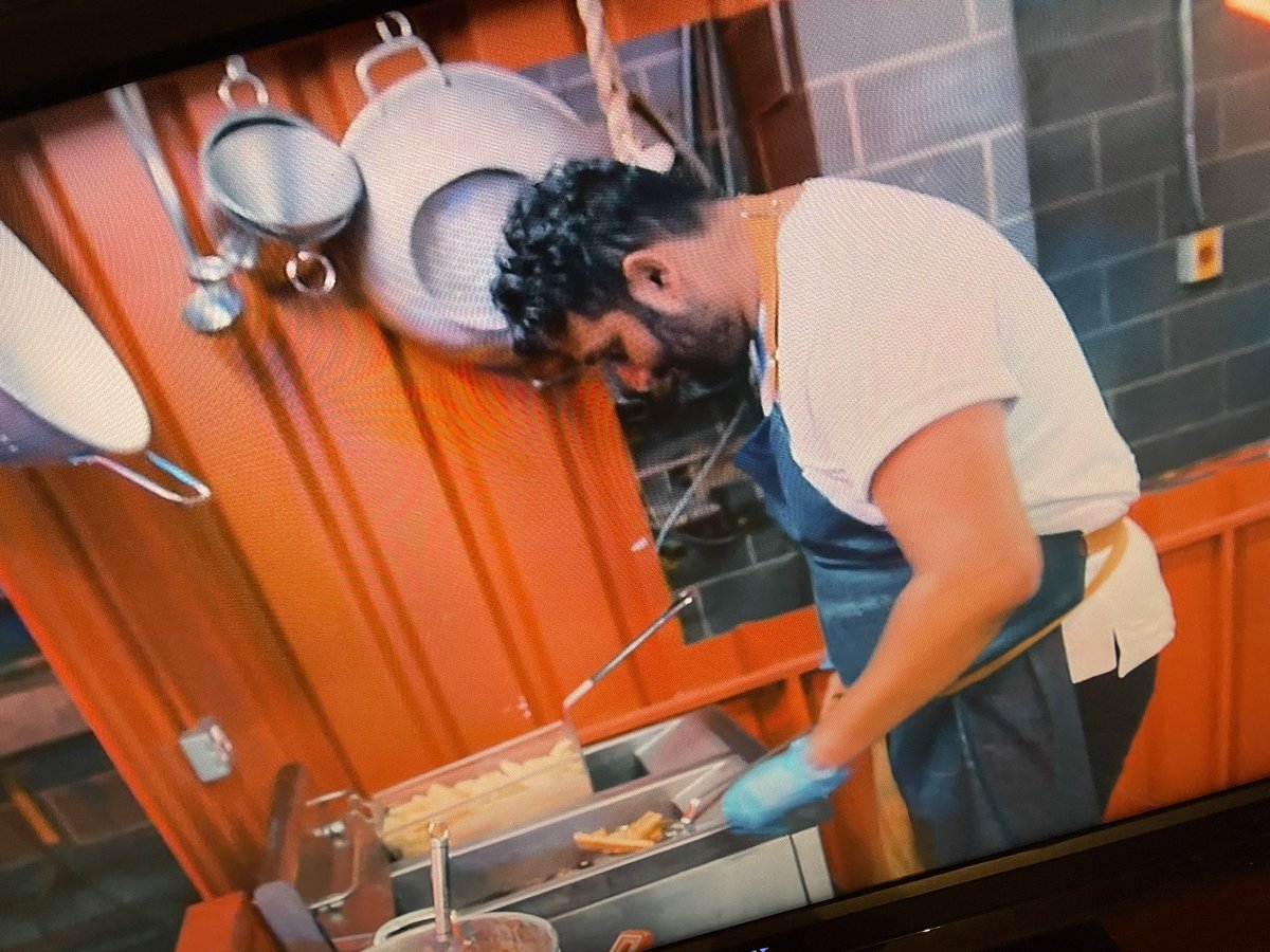 Fry_Magazine's tweet photo. 20 minutes in to Britain’s Top Takeaways on @BBCTwo and we’re already craving #fishandchips! https://t.co/yVdTe7BdVU