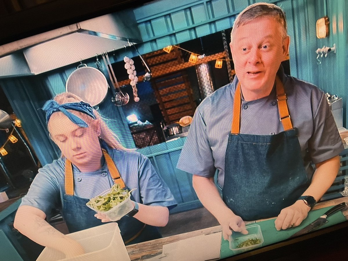 Fry_Magazine's tweet photo. 20 minutes in to Britain’s Top Takeaways on @BBCTwo and we’re already craving #fishandchips! https://t.co/yVdTe7BdVU