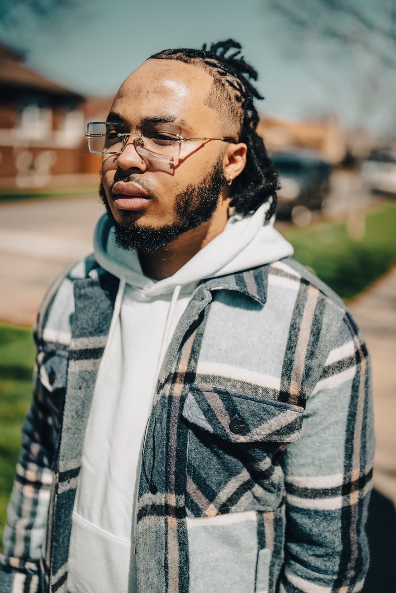 thereal_lyrik's tweet photo. Know yourself and then dictate your own self-worth🥶🤫💎🖤. Otherwise, you’ll be fucked in this shitty world🌵🌪🥀. #ALBUMMODE #4WayVision 

📸: @ovisualz  

#RealShitTho #LyrikToldYaaSooo #HumbleConfidence #TheMarathonContinues 
#LyrikNationRecords 
#4EverBryana #DaeDaeWorld https://t.co/aHe1Uik2i3