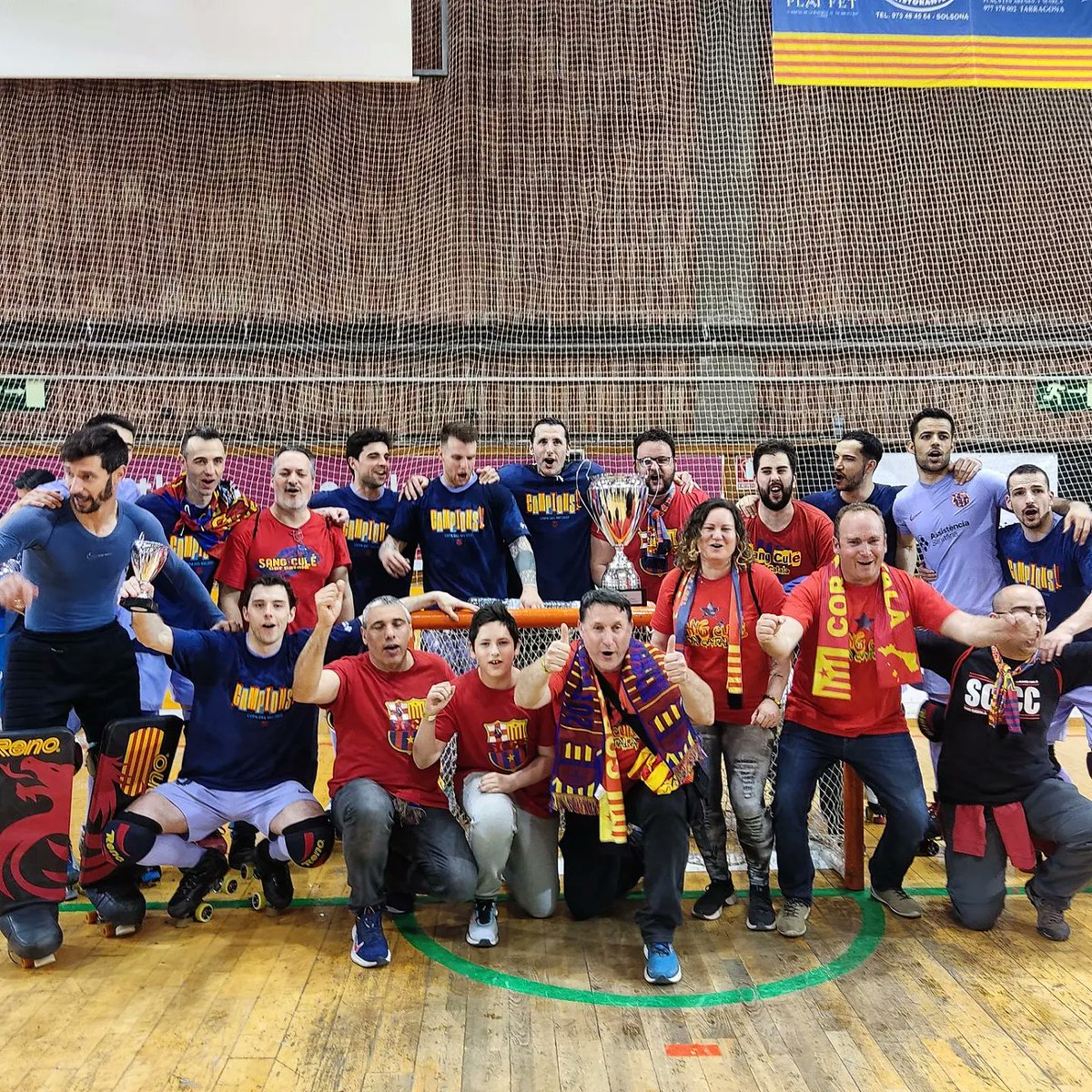 JSendarrubias's tweet photo. Quina Gran #CopaOk 🏆 !!!!!!!!!!!!
La 24a al vostre costat @FCBhoquei  Quin orgull formar part de @sangculeoficial ❤️🔵
#Barça
#Fcbhoquei
#SCCC
#ForçaBarça 
#SangCule
#SangCuleCorCatalà https://t.co/2QsaagRITc