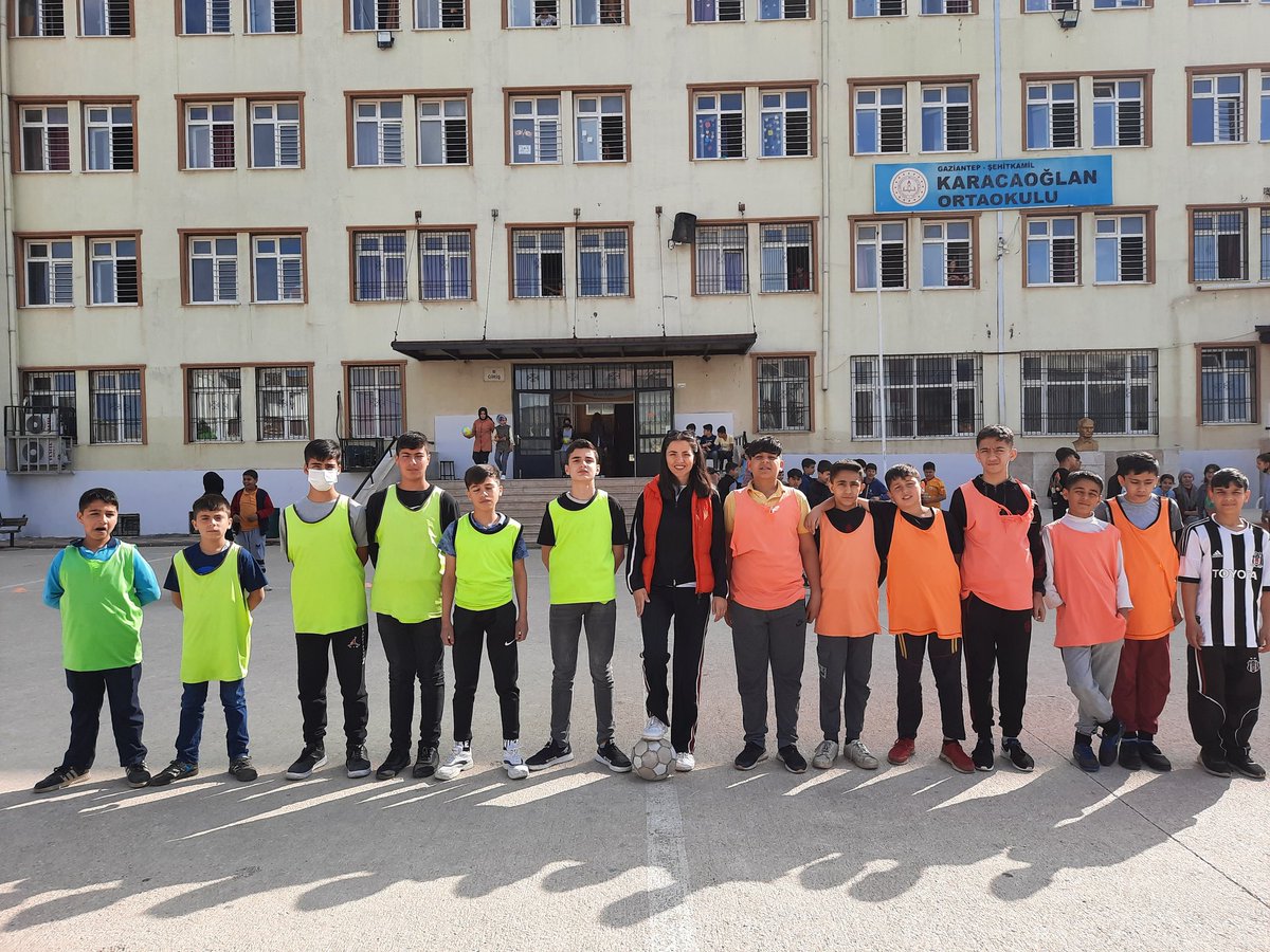 Yelizz941's tweet photo. 19 Mayis Gençlik ve Spor Bahar Turnuvası kapsamındaki turnuvamız Tüm şubelerimizin katılımı ile devam ediyor. @yasintepe @sporsehrigantep @idris_turan_ @GaziantepArge @gazinantepvalil https://t.co/gfPXM3eJP2