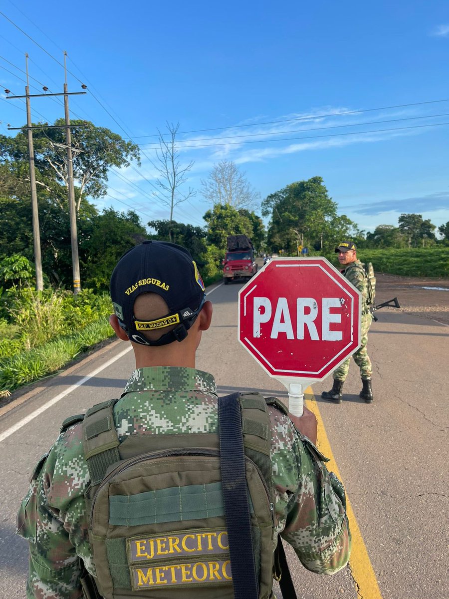 Ejercito_Div4's tweet photo. En Puerto Lleras, #Meta continúa el trabajo de las tropas del Grupo de Caballería Liviana N.°6 velando por la seguridad de transportadores y transeúntes. https://t.co/9MyMm4Ij9D