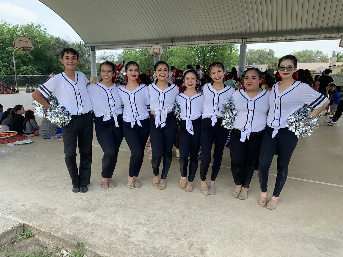 WCHSpirit's tweet photo. We had a blast supporting our Armstrong Elementary neighbors with our Cougar athletes at their STAAR Pep Rally! https://t.co/oWpiU98Evd
