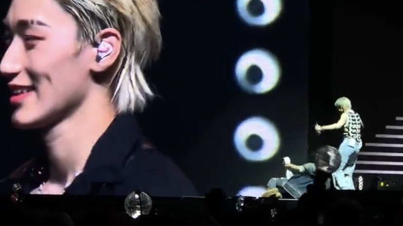 bxbysani's tweet photo. hongjoong and yeosang falling after looking at san close up 😭 https://t.co/6G8bU4thVx