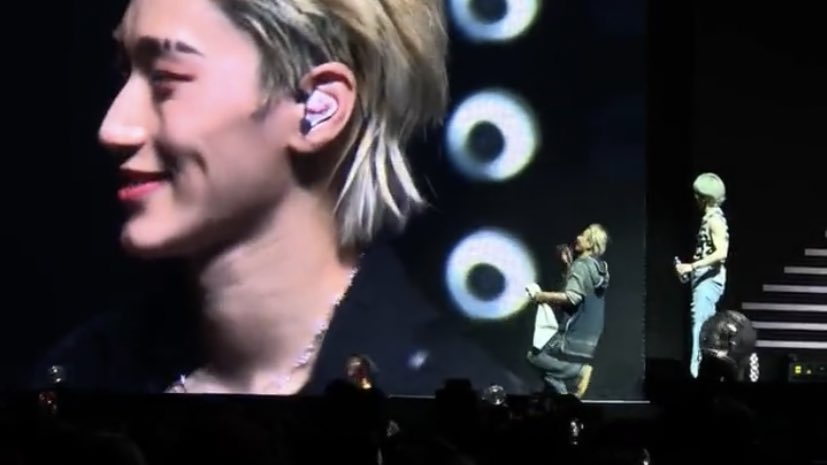 bxbysani's tweet photo. hongjoong and yeosang falling after looking at san close up 😭 https://t.co/6G8bU4thVx