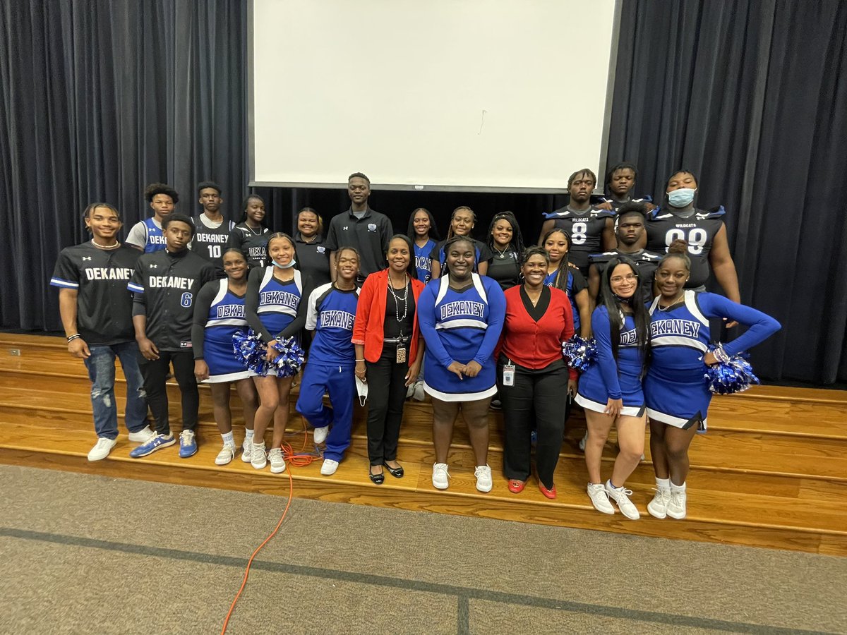Dekaneywildcat's tweet photo. Thank you @BookerBengals @KeishaDWomack for allowing us to participate in your STAAR pep rally💙💙 #communityoutreach #springisdneighbors #ALLIN #wildcatnation @DekaneyC @DekaneyHoops @DHSBlueLegion @DEKANEY_BASEBAL @DekaneyG @DekaneyFootball @Dekaney_SB @ajacinto3 https://t.co/cwTFTuSK2l