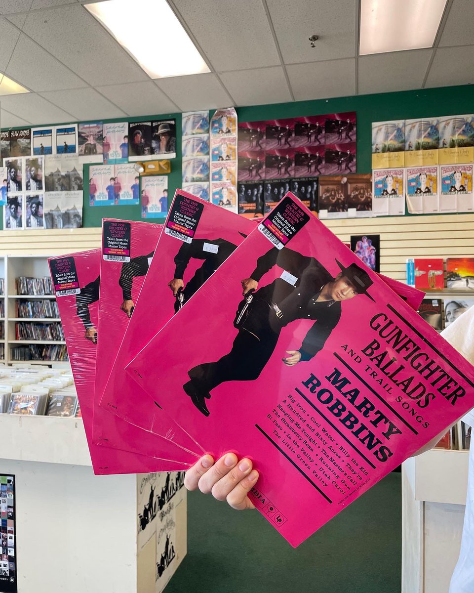 ozrecordsonline's tweet photo. Some new releases from this last week finally arrived 🤩 new Arcade Fire, Sunflower Bean, Terry Allen, and more! We’ll be here till 7, and then we hope to see you at music bingo starting also at 7 over @DruidCityBrew with your host @beanpeeples! https://t.co/aUiX321w94